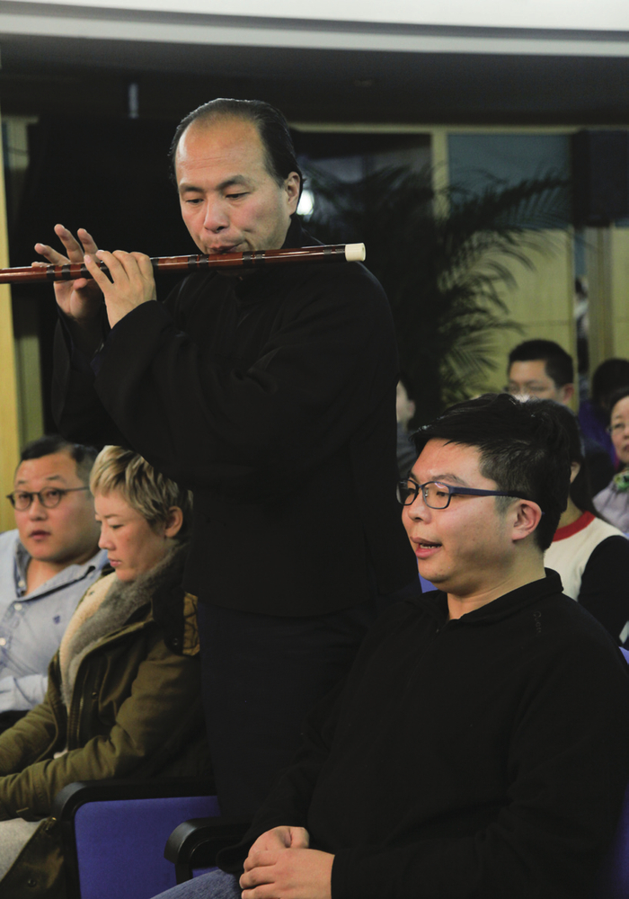 侯磊（右）师从北方昆曲剧院的张卫东唱昆曲