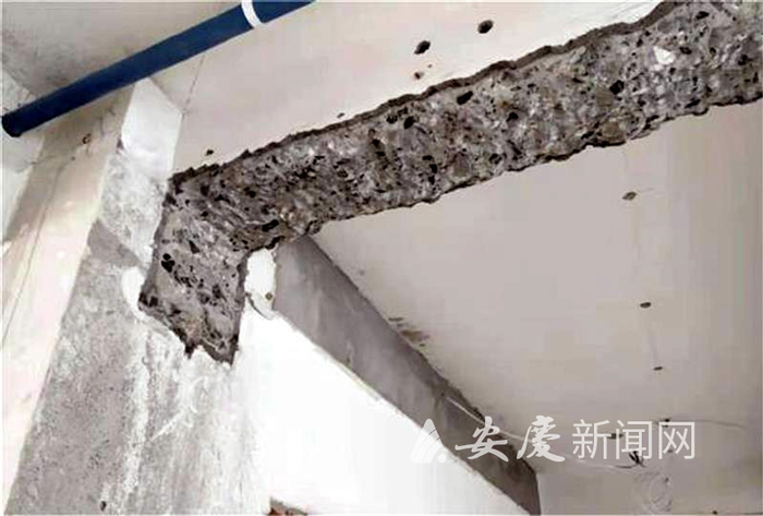 　　业主为房屋美观砸掉承重梁。图片由住建部门提供