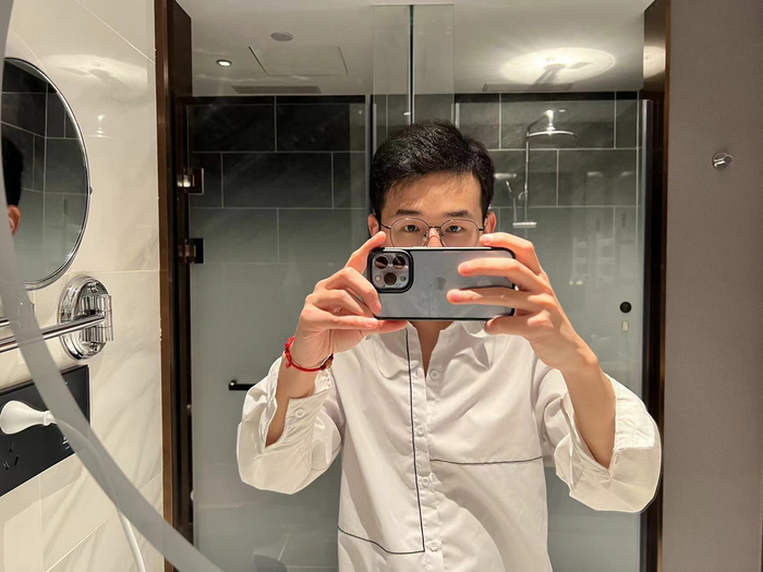 “严肃的虾米”去天津参加综艺时的自拍。 受访者供图