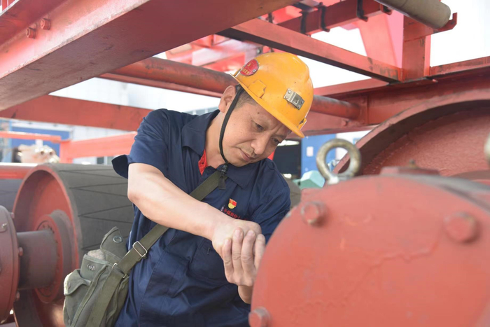 2023年“全国煤炭工业劳动模范”杨绵海