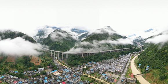 鸡鸣乡全景图。城口县鸡鸣乡供图 华龙网发