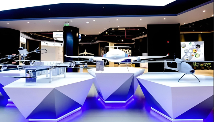 华东无人机基地展厅内展示的多款无人机。（资料图片）