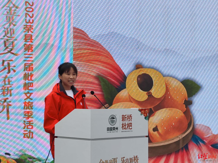 ↑“蜀中桃子姐”龚向桃推荐家乡农产品