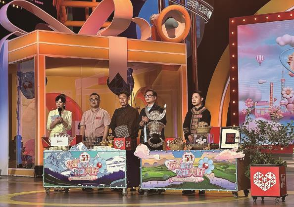             来自西藏、贵州、云南等地的特色农产品登上东方卫视的直播晚会  祝晓明  摄          