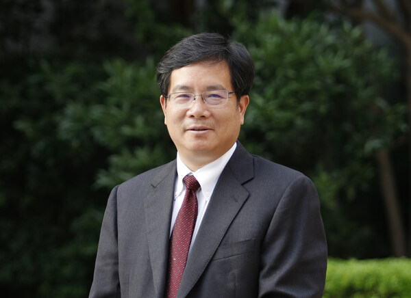 　　丁列明，贝达药业董事长、首席执行官