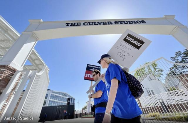 “支持我们，别支持老板” / 图源：洛杉矶时报