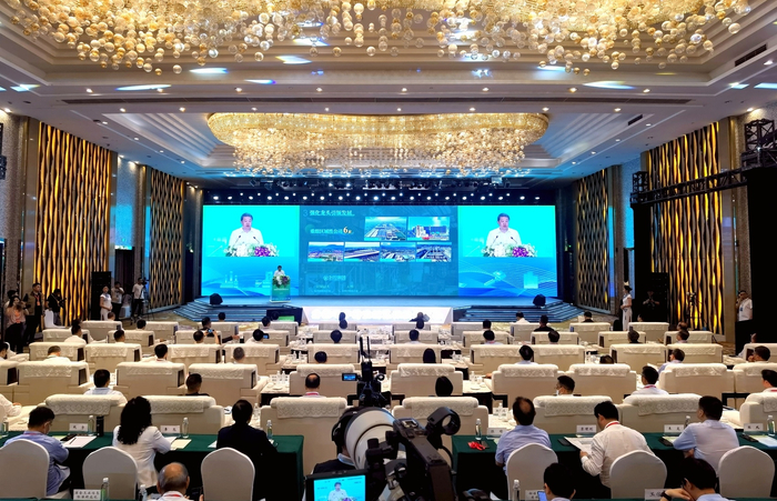 全国电炉短流程炼钢推进大会会场。经信厅 供图