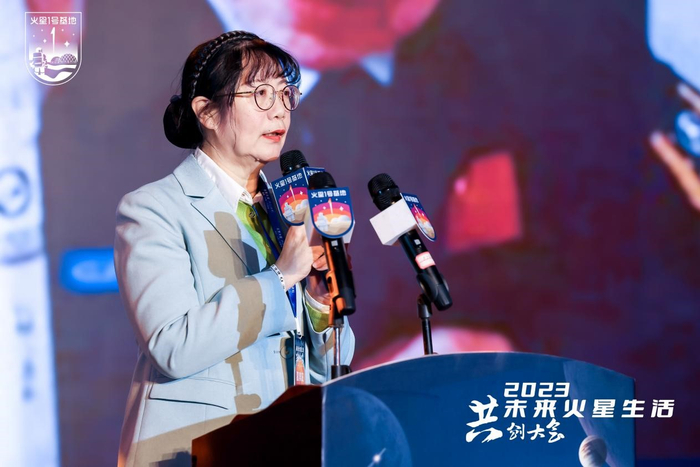 冯春萍主题分享报告《传承航天精神 推广航天文化》