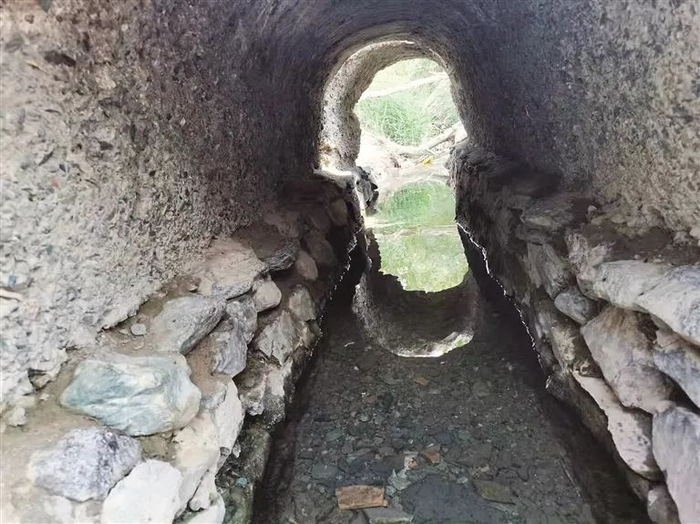 ▲坎儿井暗渠。