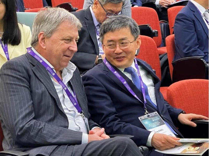 2023年4月26日，丁奎岭校长与爱丁堡大学皮特·马西森（Peter Mathieson）校长在U21校长论坛上交流