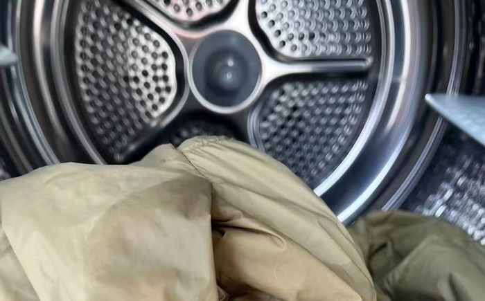 ▲传统判干方式烘不干羽绒服内部