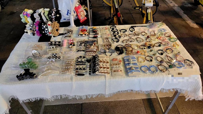 ↑微阳此前在深圳支起的“路边摊” 受访者供图