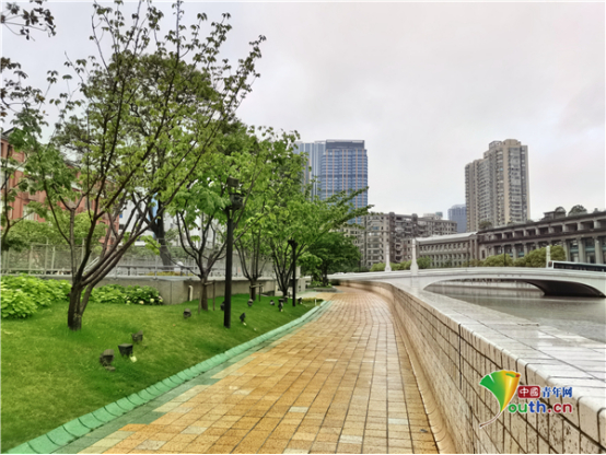 苏州河黄浦段滨河步道。中国青年网记者 侯倩倩 摄