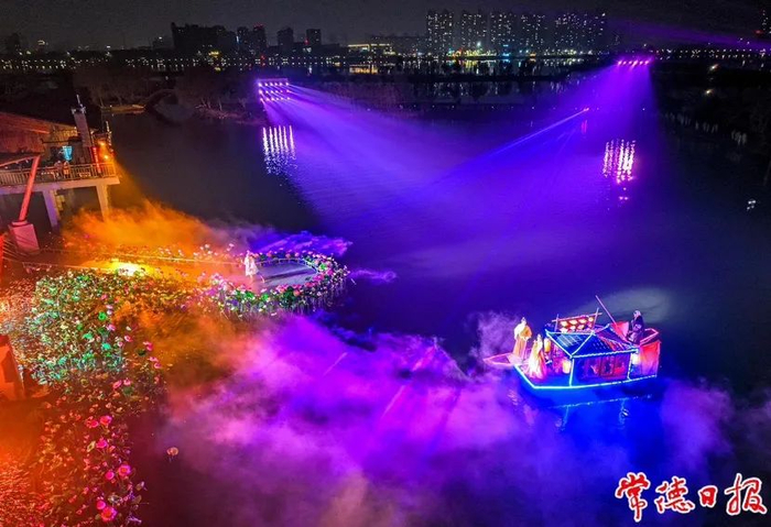 大型奇幻光影水秀《柳叶船说》