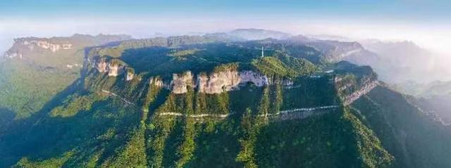 ▲南川金佛山喀斯特地貌 郑彬摄