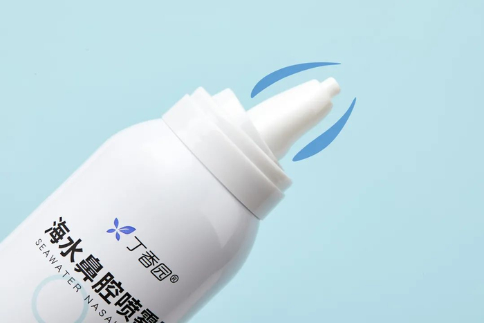 伸进鼻腔后，不容易接触到鼻腔壁，外面稍大一点，不会让喷头伸进鼻孔太多，还能挡住部分水流。