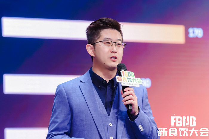 NOWWA挪瓦咖啡联合创始人孙彬彬作为连锁咖啡赛道头部企业代表发表演讲