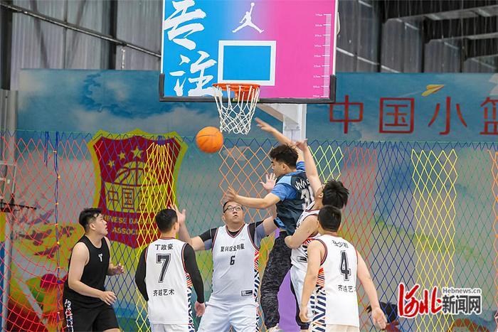 小学生在复兴区德丰生态园芝樱花海研学旅行。 通讯员付强摄