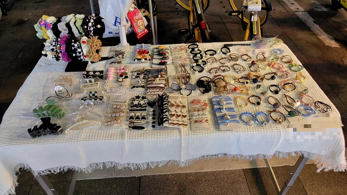 ↑微阳此前在深圳支起的“路边摊” 受访者供图