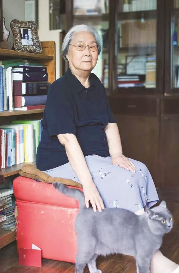             宗璞与猫  黄宇  摄          