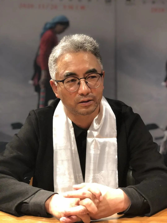 万玛才旦（2020年10月，万玛才旦在成都接受封面新闻记者专访）