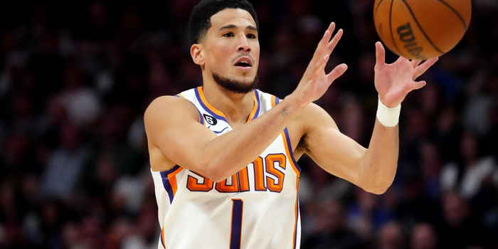 布克热火状态持续升温攻防两端展现领袖气质带队连胜冲击季后赛席位