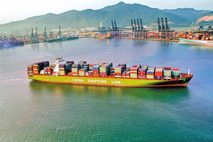     图为盐田港。深圳商报记者 廖万育 通讯员 李宇 摄