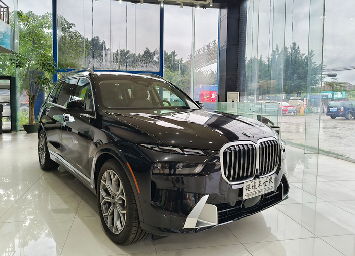 平行进口宝马X7 | 时代财经摄