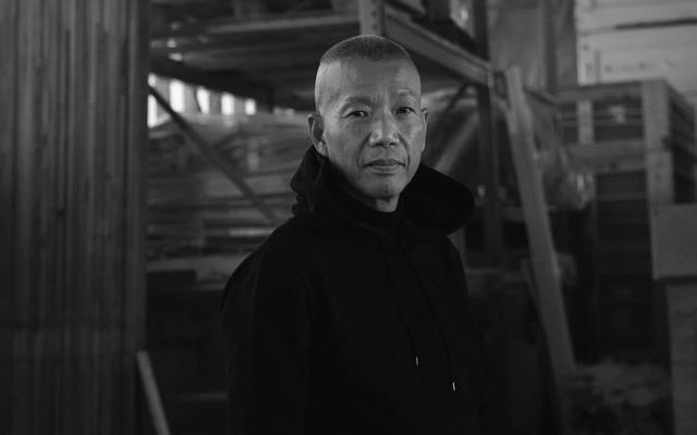 蔡国强于新泽西工作室，2023，Adrian Gaut摄。图片由蔡工作室提供