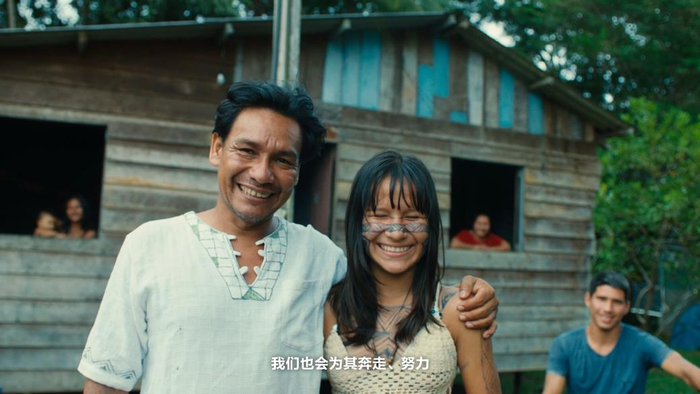 乌鲁玛（左）与女儿塔伊萨（右）