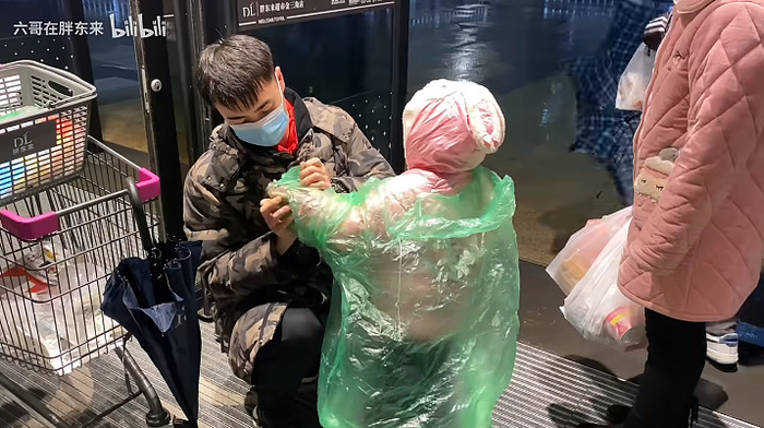 视频截图 来源：B站up主 六哥在胖东来