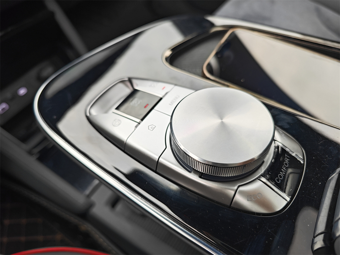 这么多实体按键，在如今的新车上不算多见了