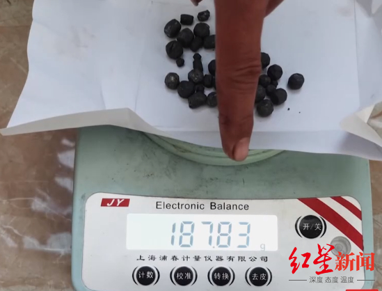 ↑李某洪家中搜查出的弹药