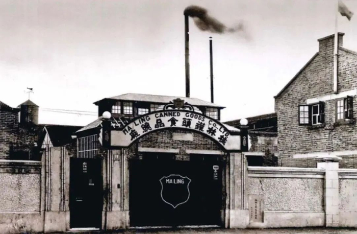 虹桥路上原梅林厂的大门