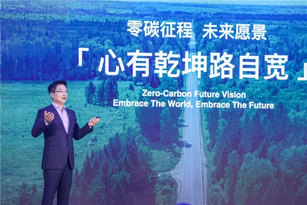 图为正力新能总裁陈继程品牌演讲