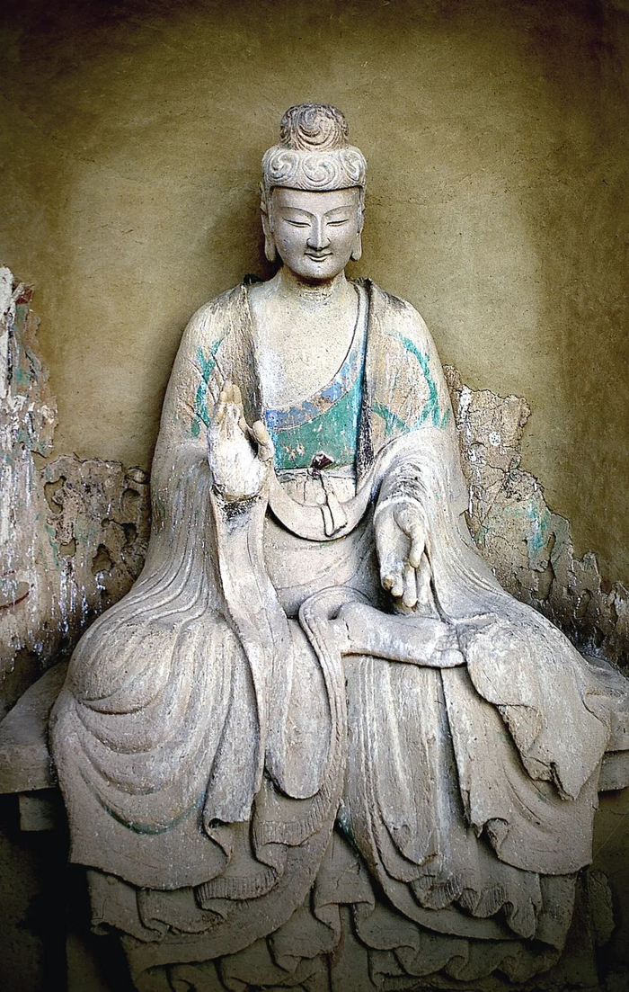 　　▲44窟坐佛，西魏时期。