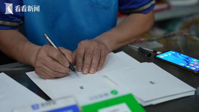 王计兵为真相图书出品《赶时间的人》签扉页