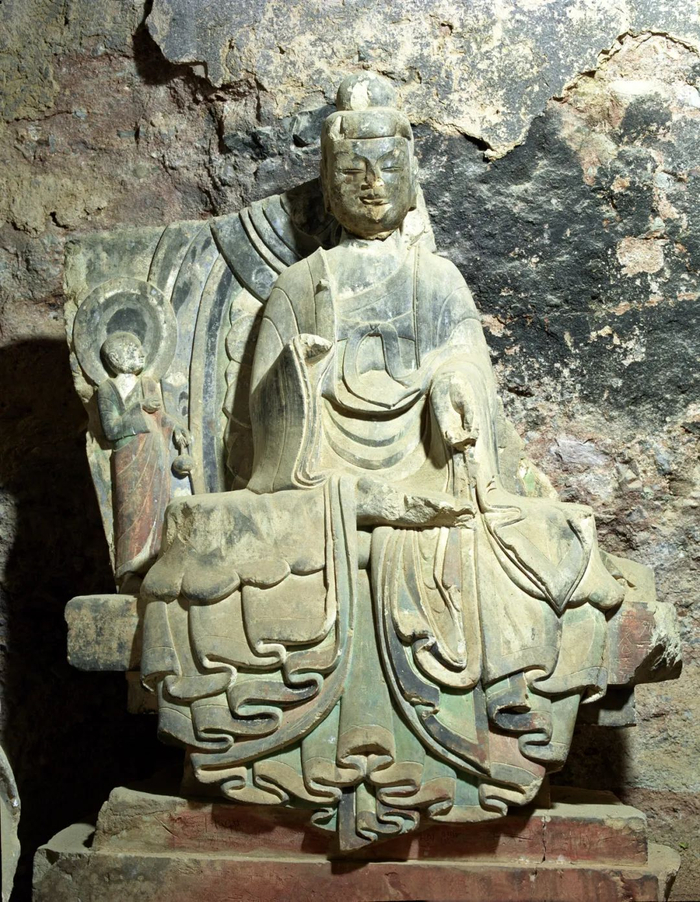 　　▲117窟坐佛，西魏时期。