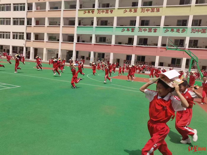 ▲5月6日，“大喇叭工程”泸定县2023中小学（幼儿园）地震应急演练