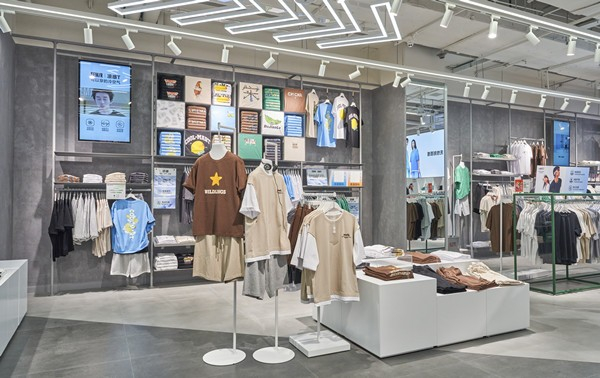 舒服、百搭、国民，森马新基本的三大定位，让各年龄段消费者都可以在新基本店找到适合自己的高品质新衣，升级穿衣新体验。