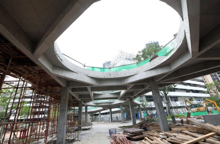 建设中的连廊。张洲/摄