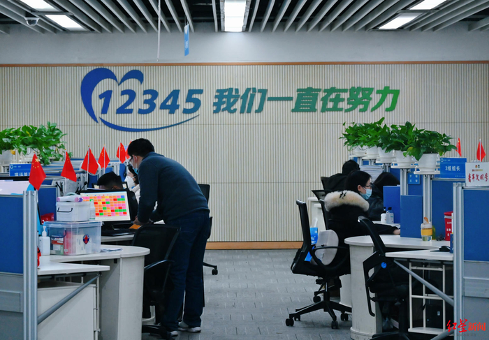 ▲成都12345热线接听中心