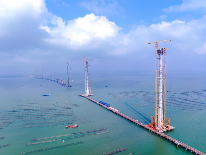 黄茅海跨海通道五座主塔。图源江门日报