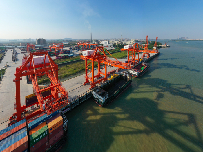 建成后的江门高新港升级为大湾区与珠西区域连接的枢纽、通江达海的战略要冲。 郭永乐 摄