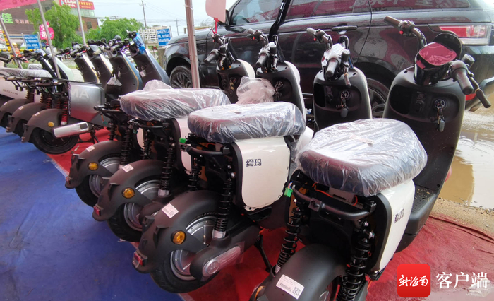 执法人员发现部分涉嫌改装的电动自行车。记者 蒙健 摄