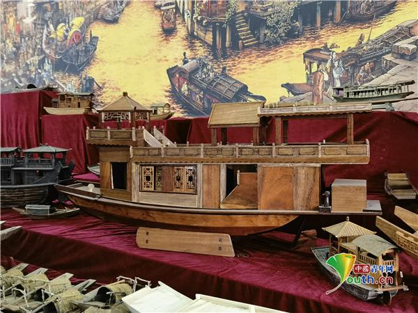 胜丰村展出的船舶模型。中国青年网记者 侯倩倩 摄