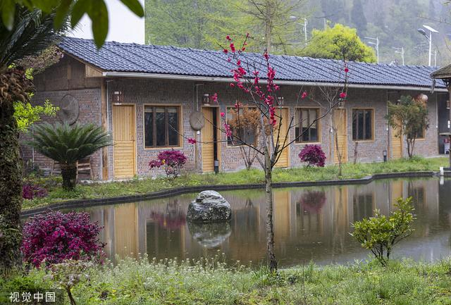 2023年4月3日，四川阿坝，雨中的汶川县三江镇风光。来源：视觉中国