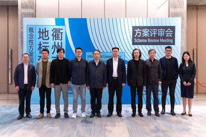 方案评审委员会与主办、承办单位代表合影 摄影：有方