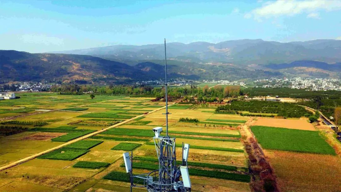 苍山间的防火监测设备