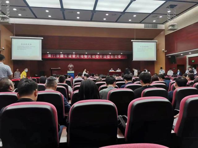 （厦门市2023年首轮土拍现场。图片来源/克而瑞厦门）